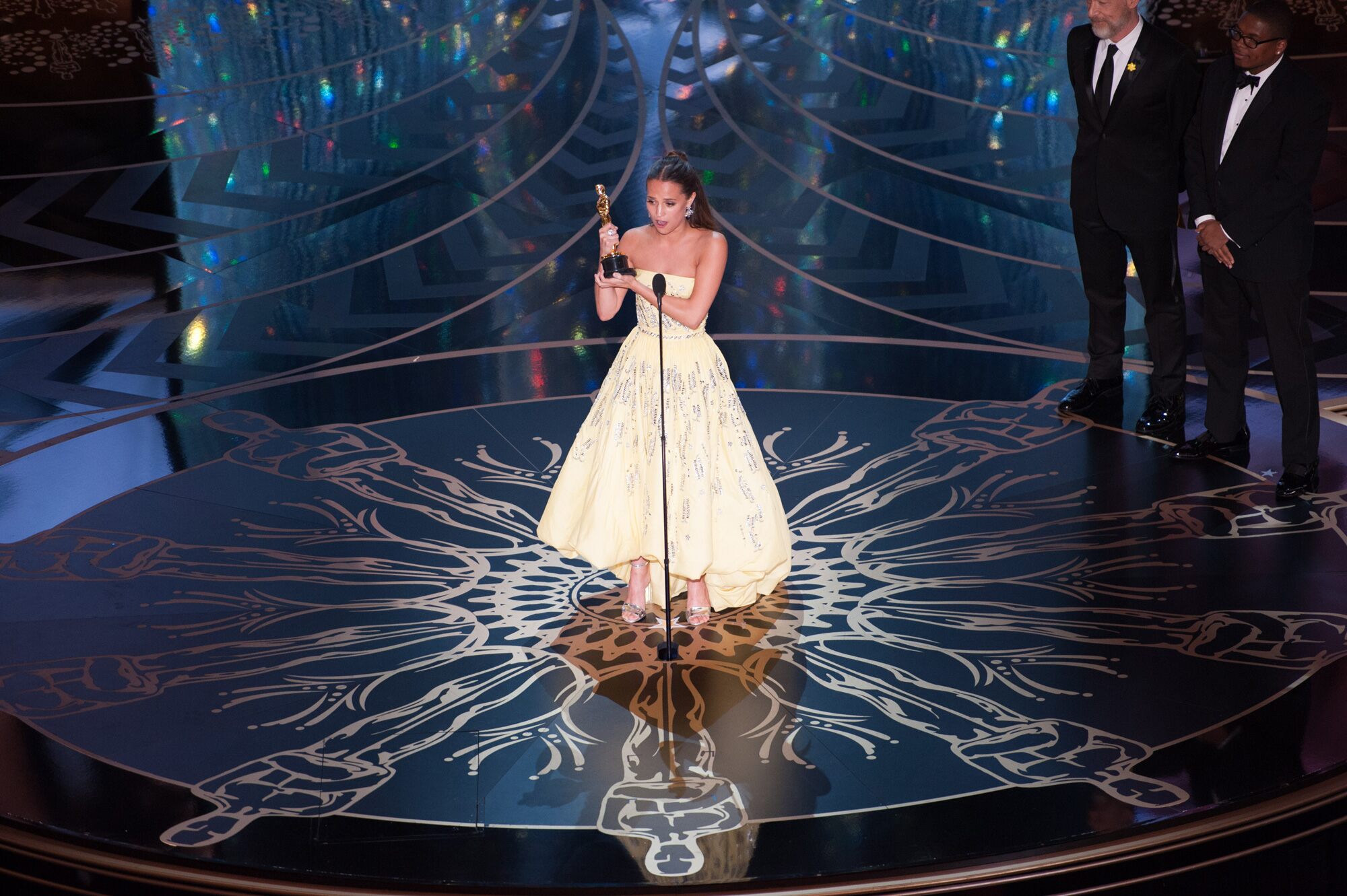 The Oscar® for Performance by an actress in a leading role goes to