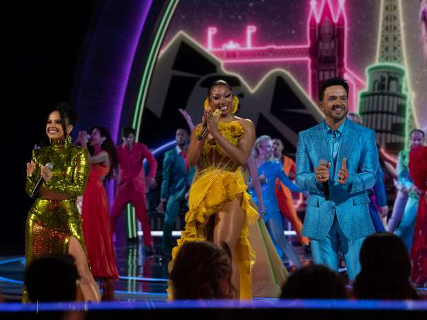 "We Don't Talk About Bruno" Performance "We Don't Talk About Bruno" Performance