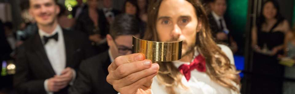 Oscar®-winner Jared Leto shows off his newly engraved plaque at the engraving station at the Governor's Ball